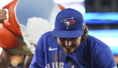 Barger keys late rally as Jays top Twins 9-8