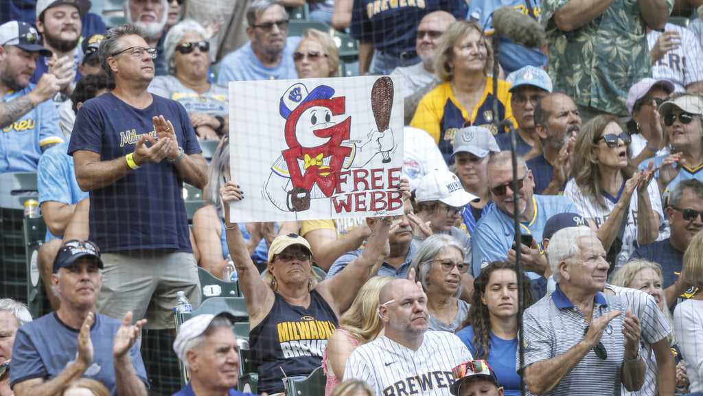 Milwaukee chain offers free burgers after Brewers beat Pirates for 12th straight win