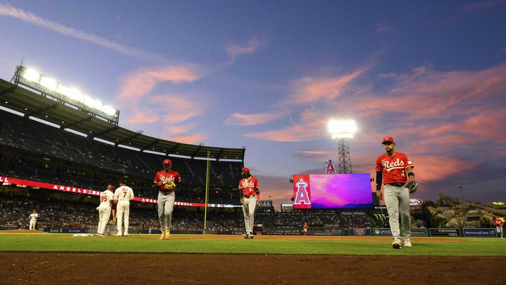 Reds streak snapped by Kikuchi, Angels in 2-1 loss