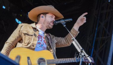 Dustin Lynch Shares Video From Day With Minnesota Twins