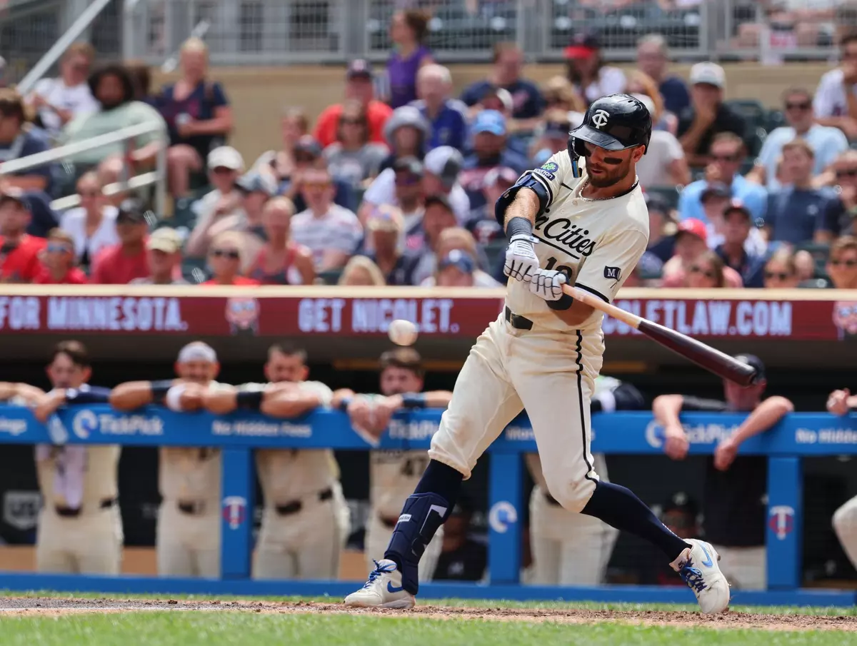 Minnesota Twins Host Radiothon For Salvation Army's Bed & Bread Club