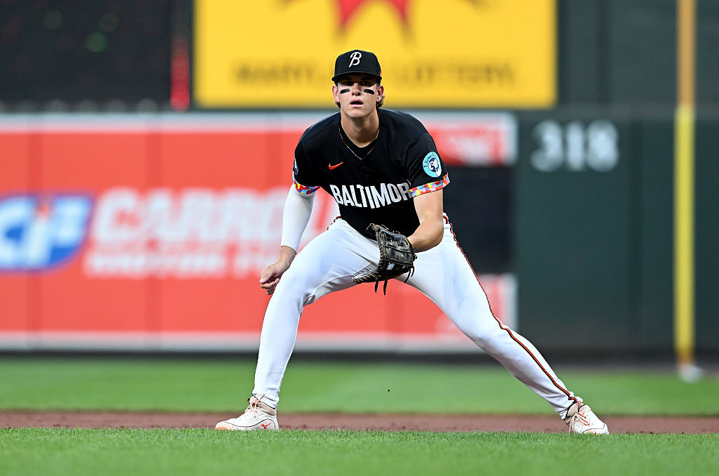 Mayo settling into first base with Orioles