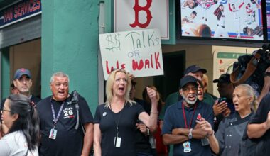 Fenway Park concession workers threaten to go back on strike