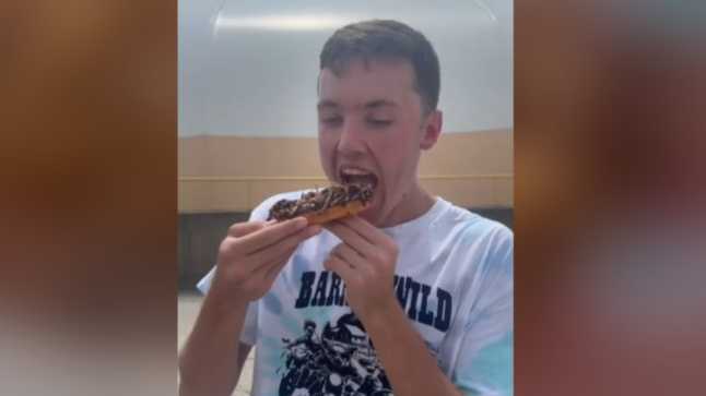 Brewers' Misiorowski tries Wisconsin State Fair insect doughnut