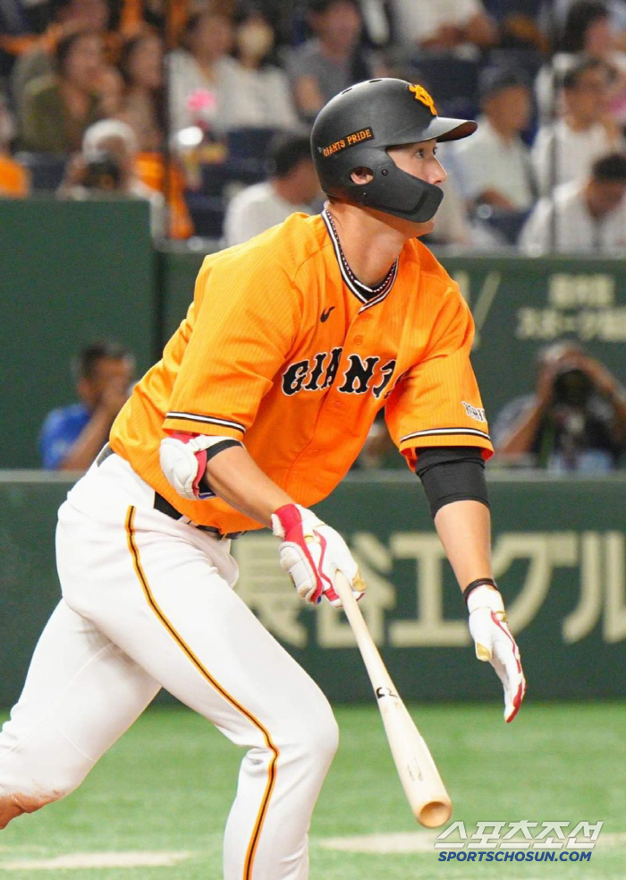 The butterfly effect brought about by sending out the 55th legend successor, recruiting the second-tier home run king for the fifth consecutive year, and leaving the fourth batter's injury 