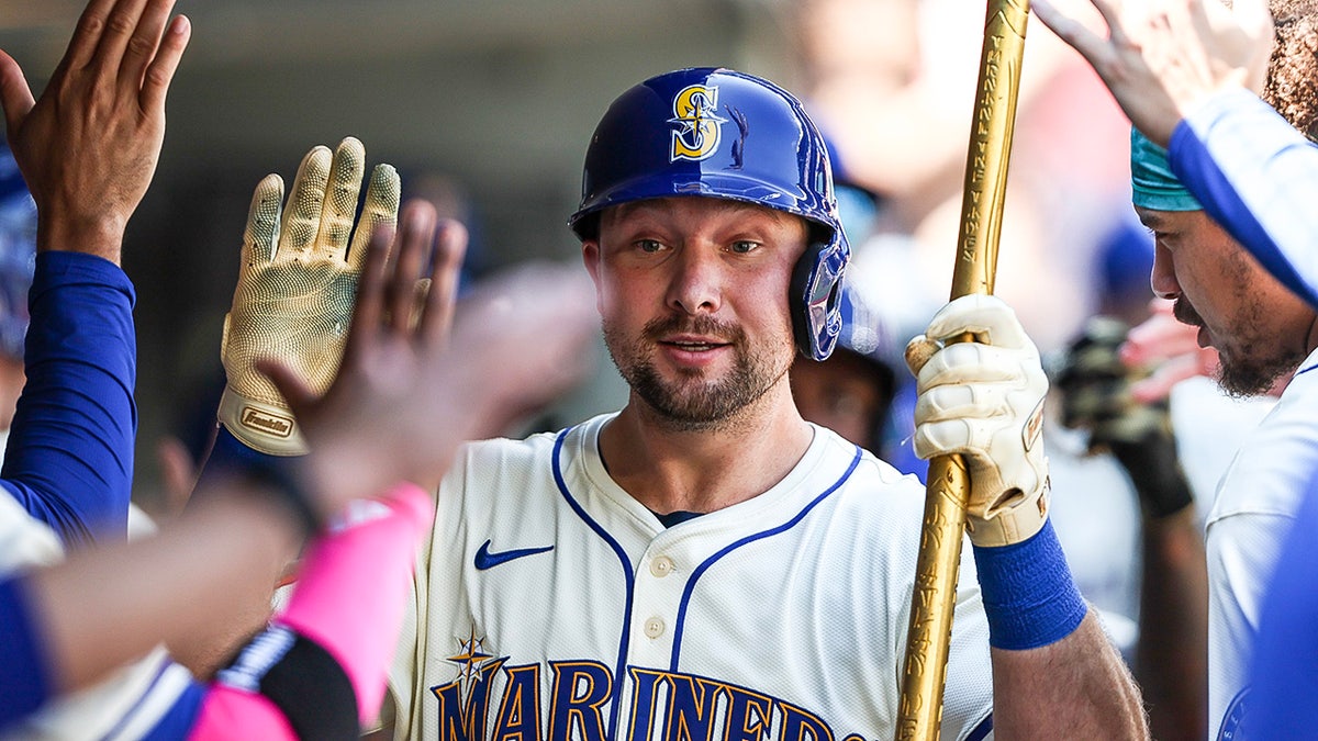 Cal Raleigh high-fives teammates