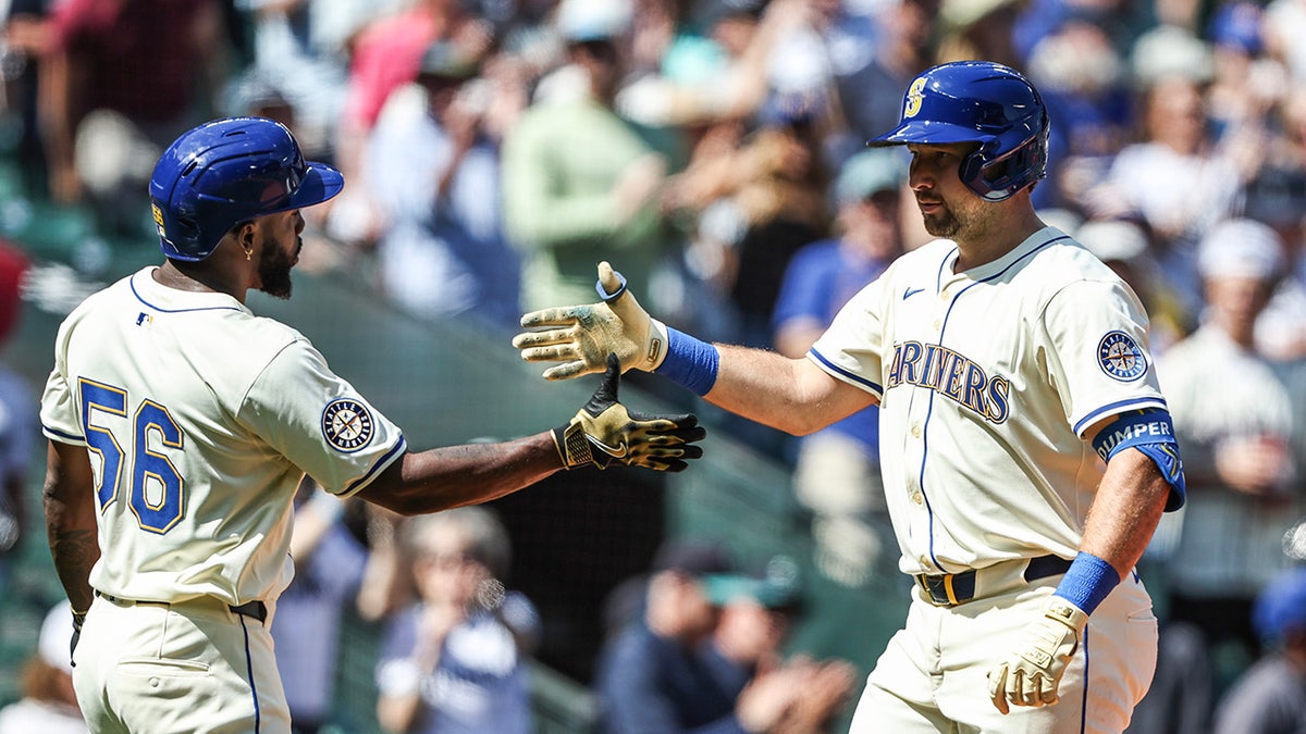 Cal Raleigh celebrates home run with Randy Arozarena
