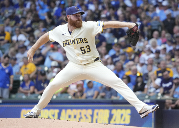 Coach Murphy won't touch our players. Coach Murphy, give Milwaukee the NL Coach Award for the second consecutive year