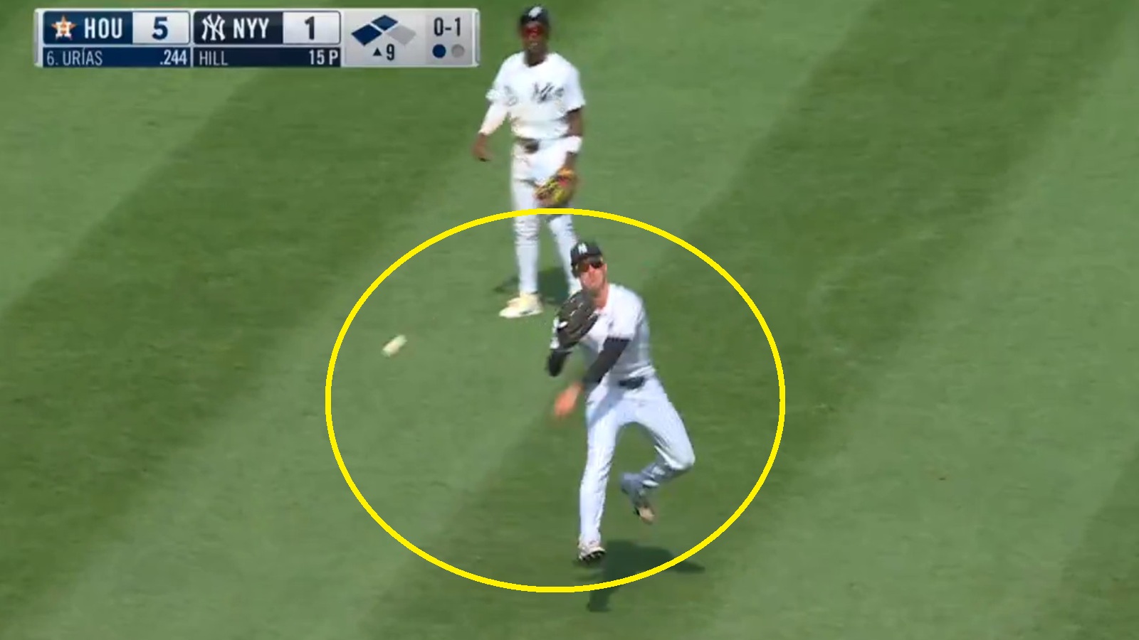 Yankees have humiliating play in the field during latest loss