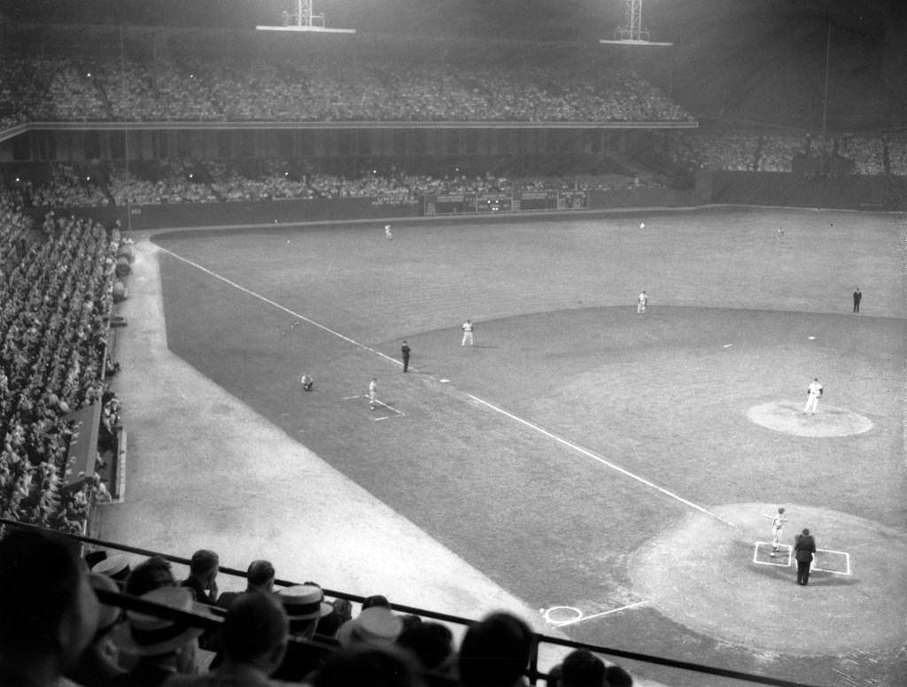 White Sox flip the switch to host city's first MLB night game at Comiskey Park
