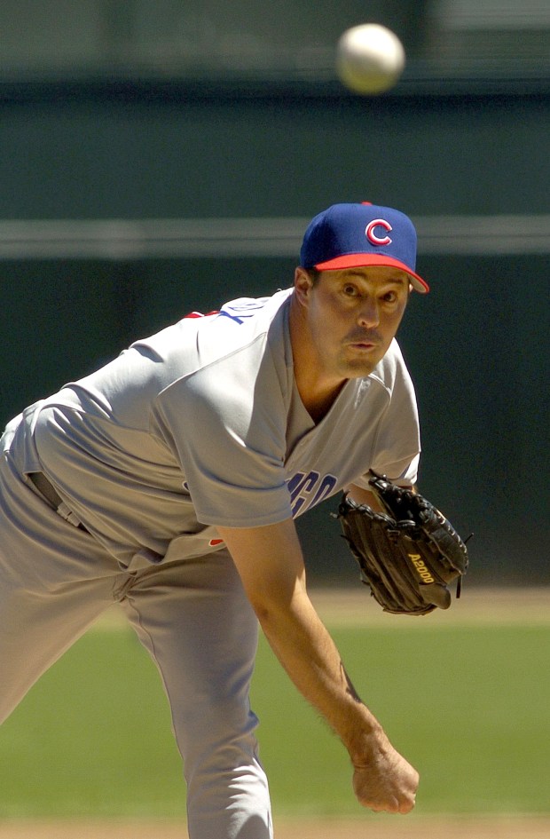 Greg Maddux in the first inning against leadoff man Ray Durham on Aug. 7, 2004. Maddux notched his 300th career victory. He became the 22nd pitcher to reach 300 wins. (Phil Velasquez/Chicago Tribune)