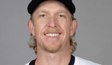 Twins Put Woods Richardson On IL, Select McCaughan