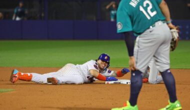 Francisco Alvarez exits Mets game early with hand injury