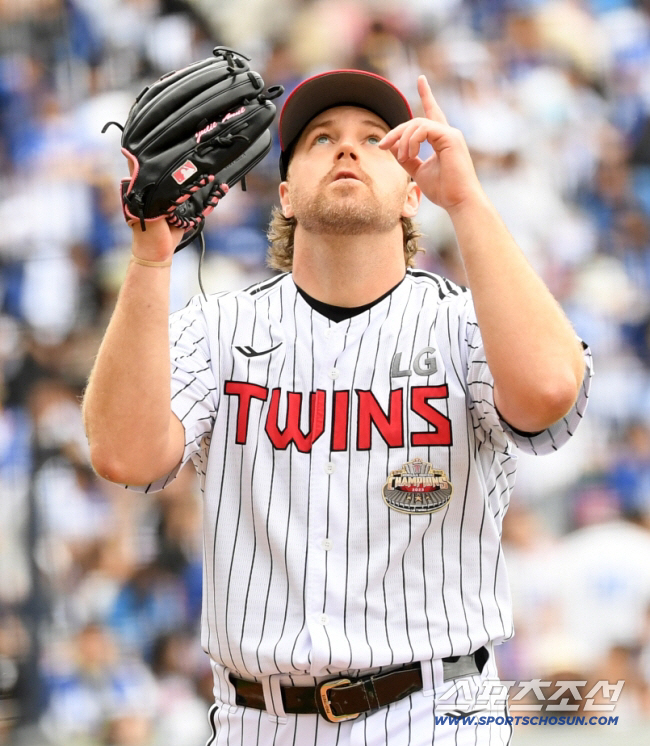 Failed to renew contract even with 13 wins → First ML start win → Added save the day after the hold. Will he succeed as a pitcher for the N.S. bullpen? 