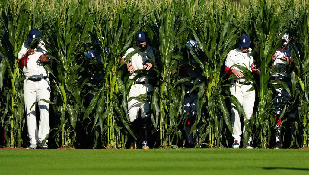 Phillies, Twins set to play at Dyersville movie site, reports say