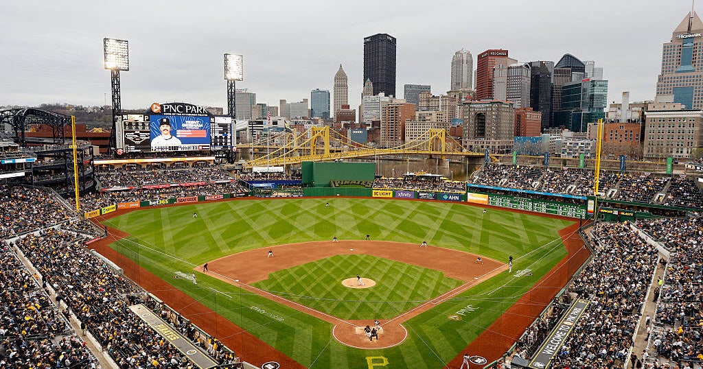 Pirates will restore Roberto Clemente sign to right field wall following fan backlash at its removal