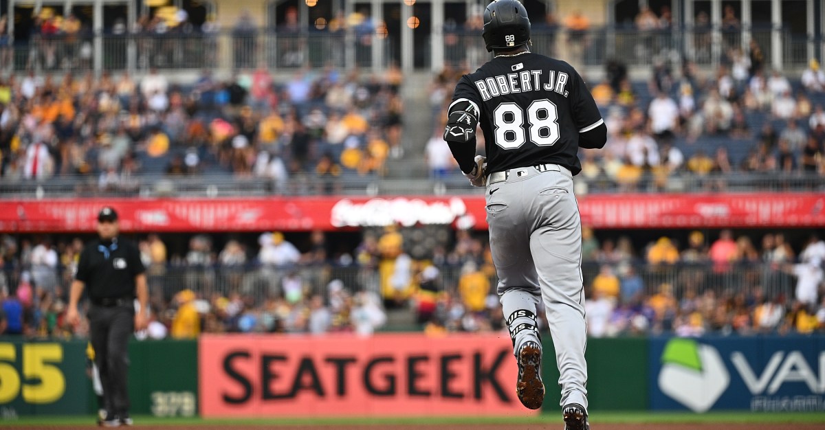 Mariners beat White Sox, 8-3, Luis Robert hits 100th home run