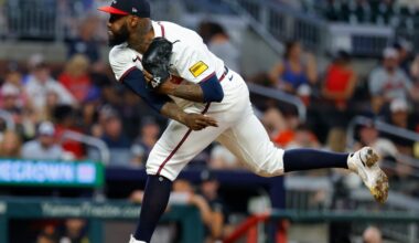 Astros Sign Enyel De Los Santos To Major League Contract