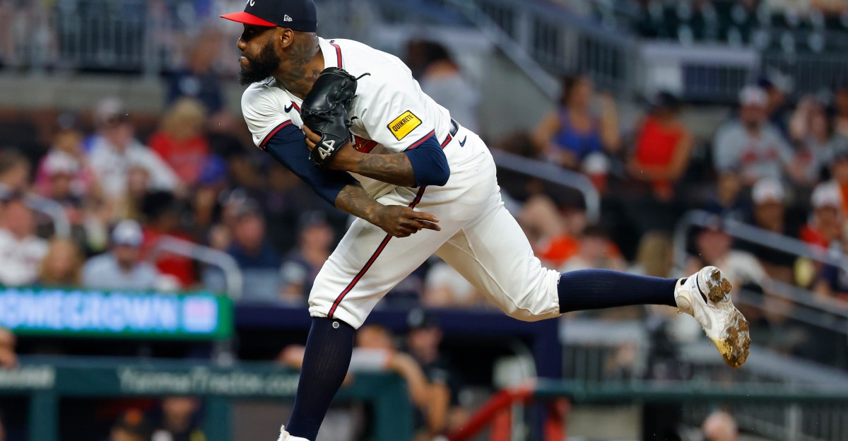 Astros Sign Enyel De Los Santos To Major League Contract