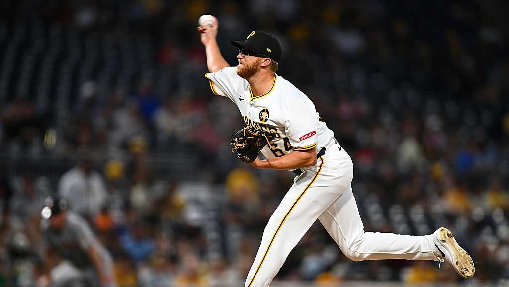 Logan Webb strikes out 10 in 6 innings as the Giants beat the Pirates 8-1