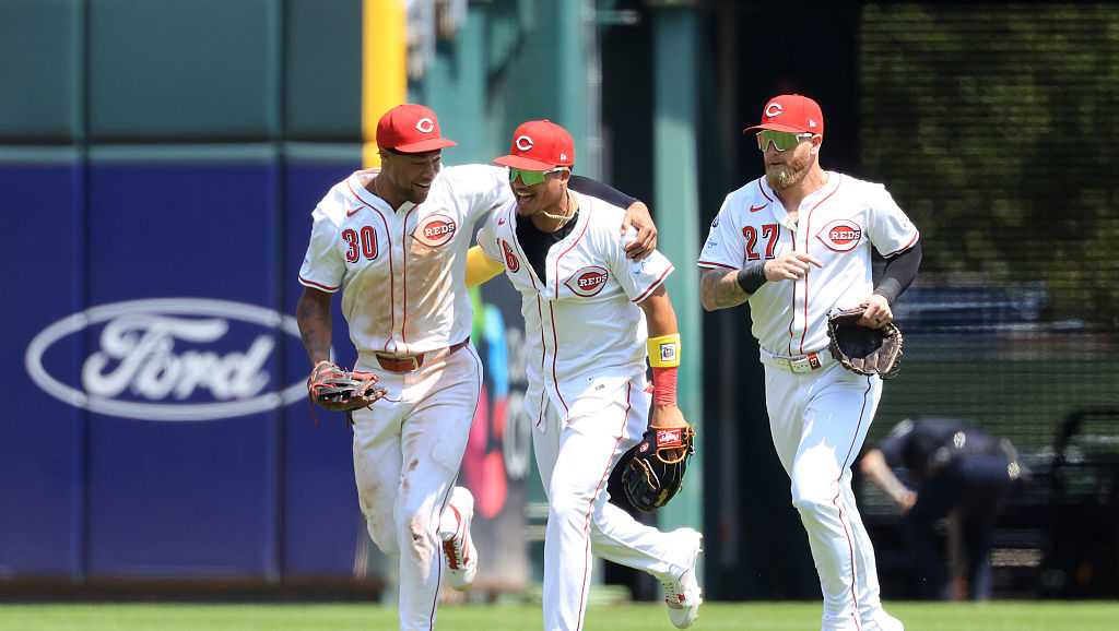 Will Benson homers as Reds even series against Braves with a 3-2 win