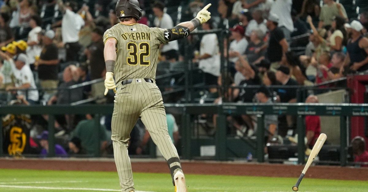 Ninth inning heroics allow Padres to steal win from Diamondbacks