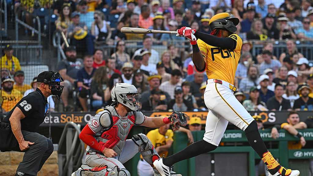 Bryan Reynolds has a 2-out, 2-run triple in the 8th in the Pirates’ 3-2 over the Reds