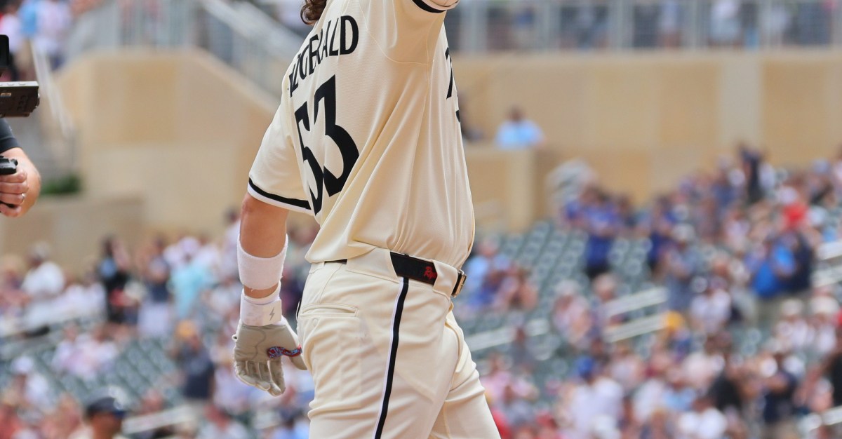 Twins walk off Royals 5-3 to take series