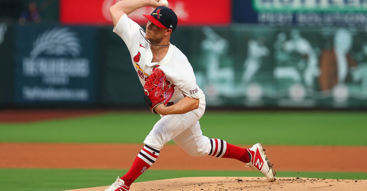 Cards edge out Cubs to take pivotal series