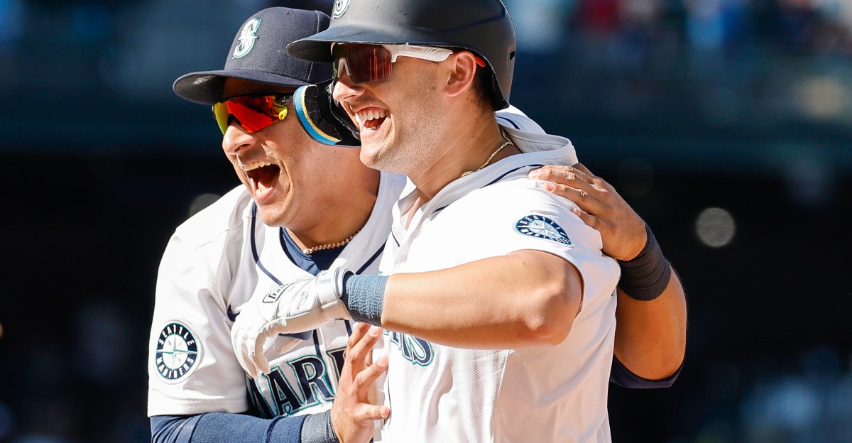 Mariners complete sweep with 4-3 win over Chicago in 11 innings