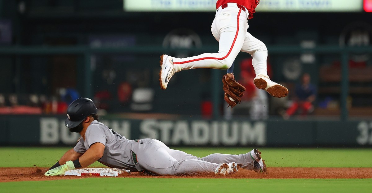 Yankees survive close one against Cardinals, win 4-3 on road