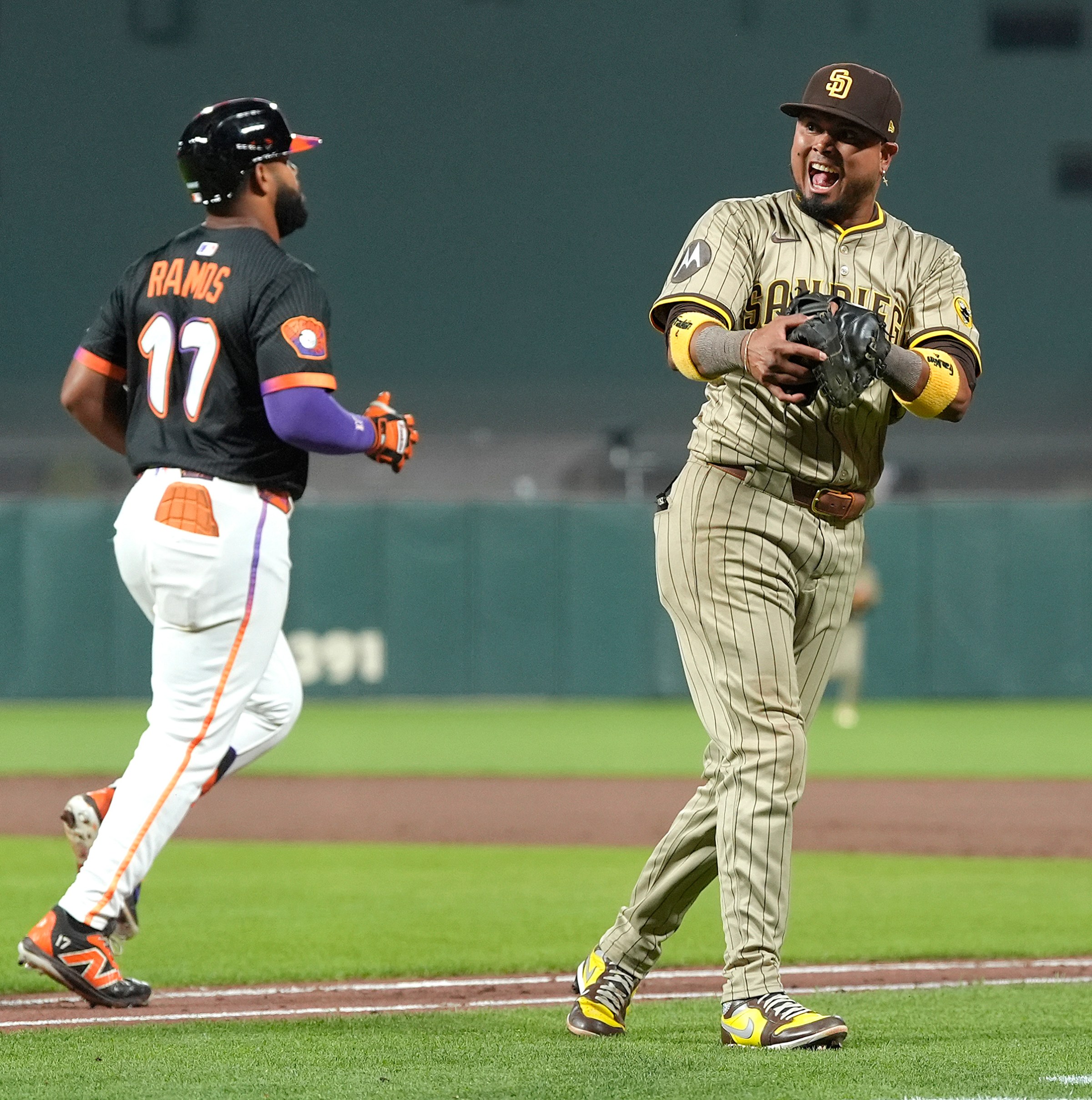 Good Morning San Diego: Padres win, Dodgers lose; NL West up for grabs