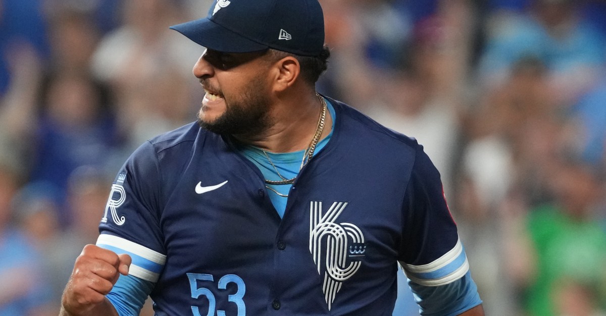 Kansas City Royals wriggle out of jam to win 3-1 over Chicago White Sox