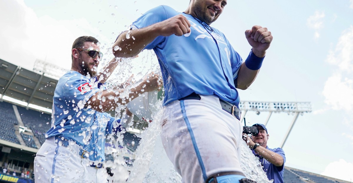 Royals finish successful homestand with 6-4 win over Rangers