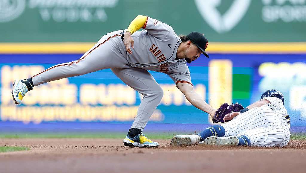 Brewers lose series to Giants in Sunday finale