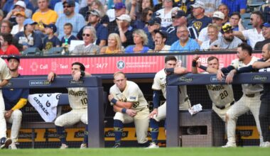 Brewers take series opener in Toronto, 7-2