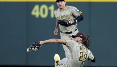 Poor fifth inning results in loss for Padres