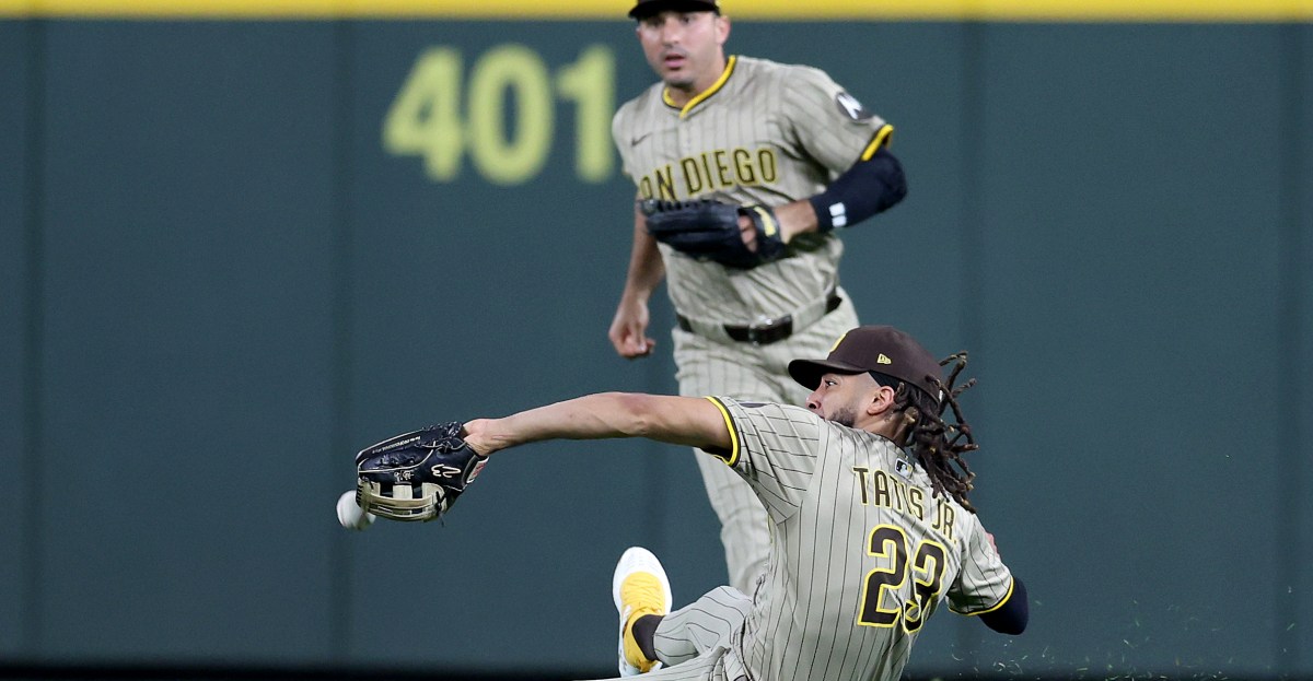 Poor fifth inning results in loss for Padres