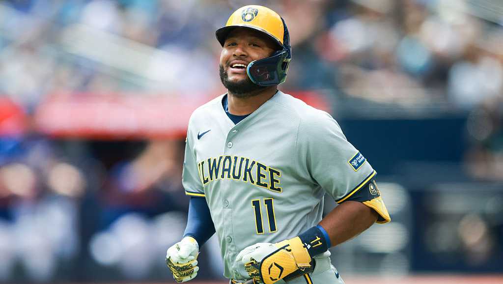 Back-to-back home runs by Chourio, Yelich propel Brewers to series victory over Blue Jays