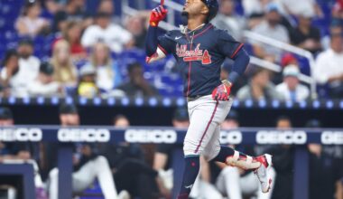 Braves rally late to blow out Marlins, 11-2