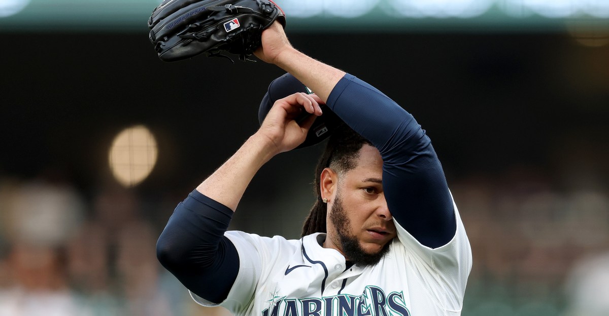 Mariners drop first game of season to Padres, 7-6