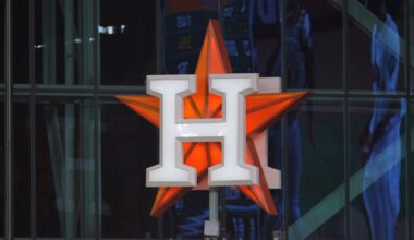 Astros release former All-Star catcher