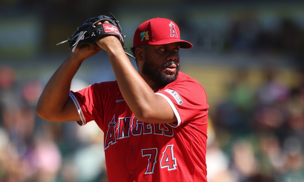 Angels closer Kenley Jansen says he’s pitching through rib discomfort – Orange County Register