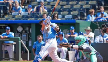 Royals storm back to sweep White Sox 6-2