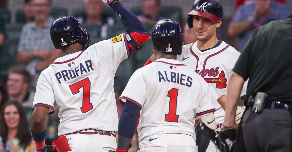 Braves score seven unanswered runs to beat White Sox, 11-10