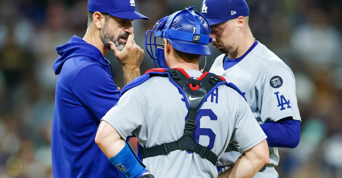 Padres beat Dodgers 2-1 to move back into tie atop NL West