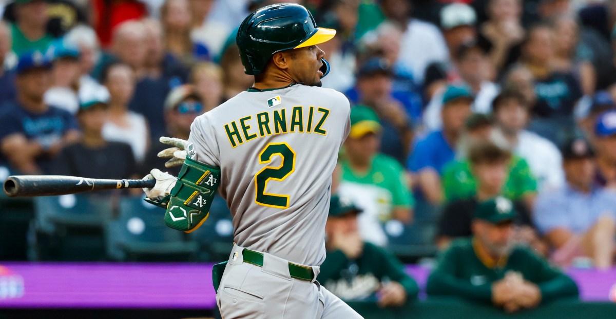 Athletics defeat Mariners 2-1 in ten innings