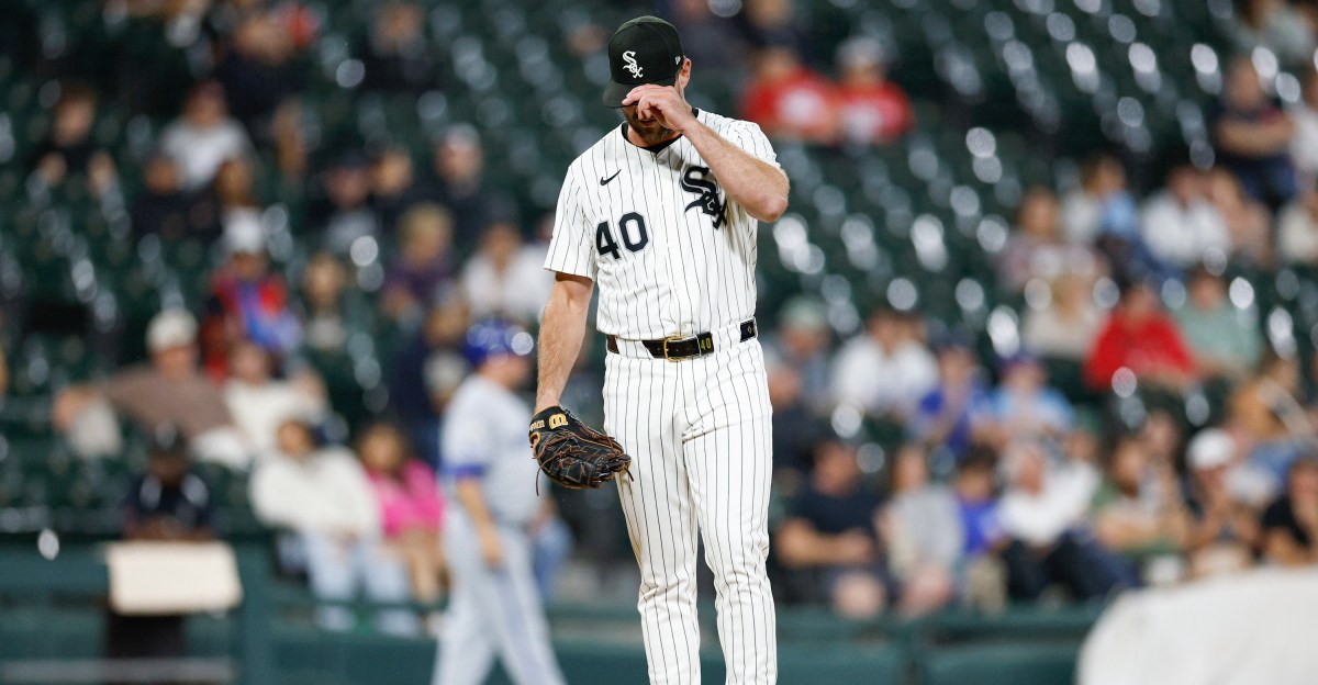 Eight-run inning officially declared a crime scene as Kansas City destroys Chicago 12-1