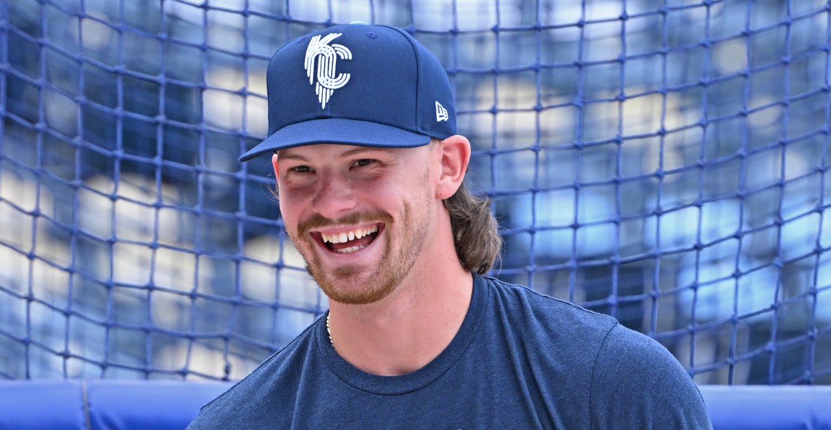 Royals beat Tigers 3-1 with late heroics