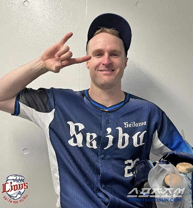 It's the end of June to ask us to play for a long time, but we signed a two-year contract for a foreign hitter, his skills and personality that caught the hearts of the manager's colleagues